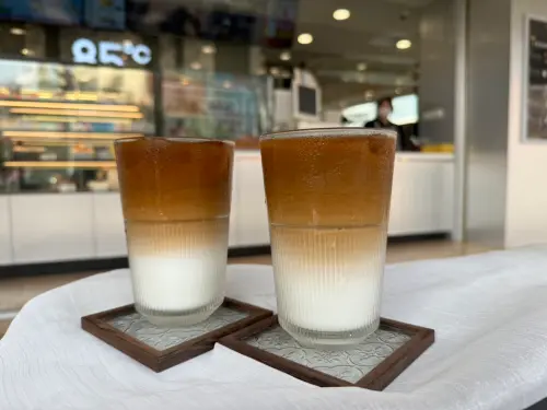 清明連假星巴克買一送一!CAMA折10元、路易莎9折、85°C第2杯35折 ▲85度C週日好友日,4月6日大杯咖啡「第二杯35元」。(圖/85度C提供)