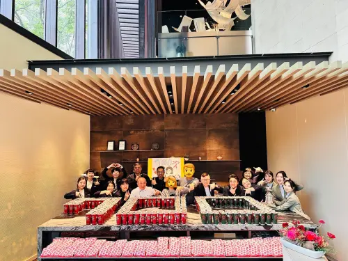 礁溪老爺酒店透過臉書粉專公布,有對夫妻已經入住礁溪老爺達700次,飯店也為此舉辦歡慶儀式。(圖/取自礁溪老爺臉書) ▲礁溪老爺酒店透過臉書粉專公布,有對夫妻已經入住礁溪老爺達700次,飯店也為此舉辦歡慶儀式。(圖/取自礁溪老爺臉書)