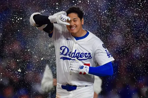 影/大谷翔平「無情工商」?開轟繞壘的謎之動作 竟然是廣告代言