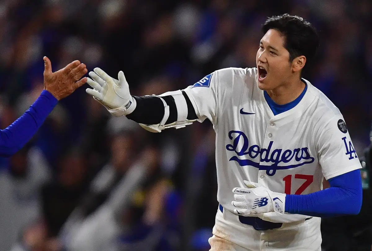 ▲洛杉磯道奇日籍球星大谷翔平在「搖頭娃娃日」聽見球迷喊「來一發」後真的敲出再見全壘打，單場3安助道奇逆轉勇士，開季豪取8連勝。（圖／路透／達志影像）