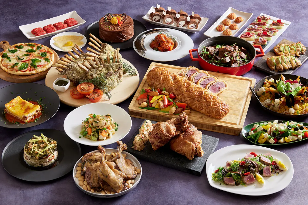 ▲JR東日本大飯店台北的吃到飽餐廳「鉑麗安全日餐廳」即日起於午、晚餐時段推出「歐洲經典料理」主題自助饗宴，還於4月5日、4月6日兩天，包含午餐、下午茶、晚餐都有「兩人同行、一人免費」之優惠。（圖／JR東日本大飯店台北提供）