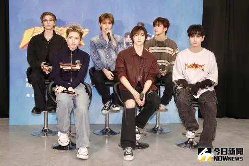 ▲BOYNEXTDOOR成員SUNGHO（朴成淏）、RIWOO（李常赫）、JAEHYUN（明宰鉉）、TAESAN（漢東旼）、LEEHAN（金桐儇）、WOONHAK（金雲鶴）台北記者會。（圖／記者李政龍攝）