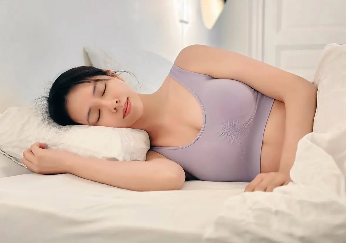 ▲藝人夏于喬甜美形象深植人心，這次難得挑戰性感尺度，在社群上更新內衣美照，大秀超深事業線、水蛇腰，讓粉絲驚呼女神美到冒泡！（圖／夏于喬 IG）