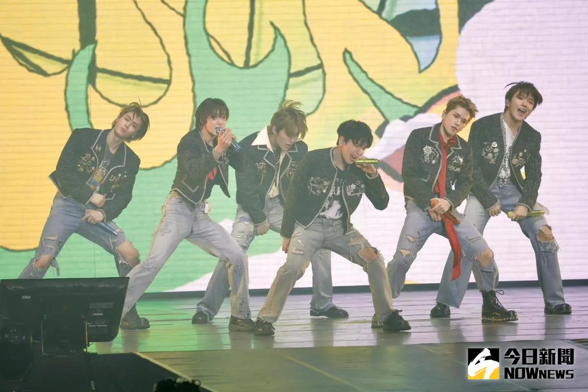 ▲BOYNEXTDOOR成員SUNGHO（朴成淏）、RIWOO（李常赫）、JAEHYUN（明宰鉉）、TAESAN（漢東旼）、LEEHAN（金桐儇）、WOONHAK（金雲鶴）來台開唱，台上飯撒（粉絲福利）做好做滿。（圖／記者李政龍攝）