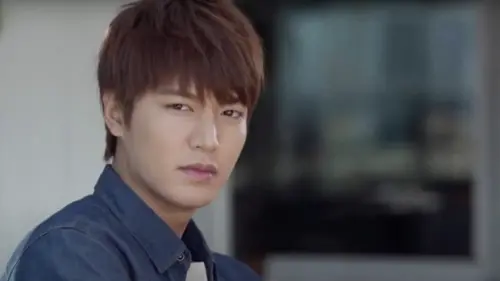 ▲李敏鎬(如圖)2013年因出演《繼承者們》,在劇中飾演財閥私生子而備受矚目。(圖/摘自《繼承者們》片段) ▲李敏鎬(如圖)2013年因出演《繼承者們》,在劇中飾演財閥私生子而備受矚目。(圖/摘自《繼承者們》片段)