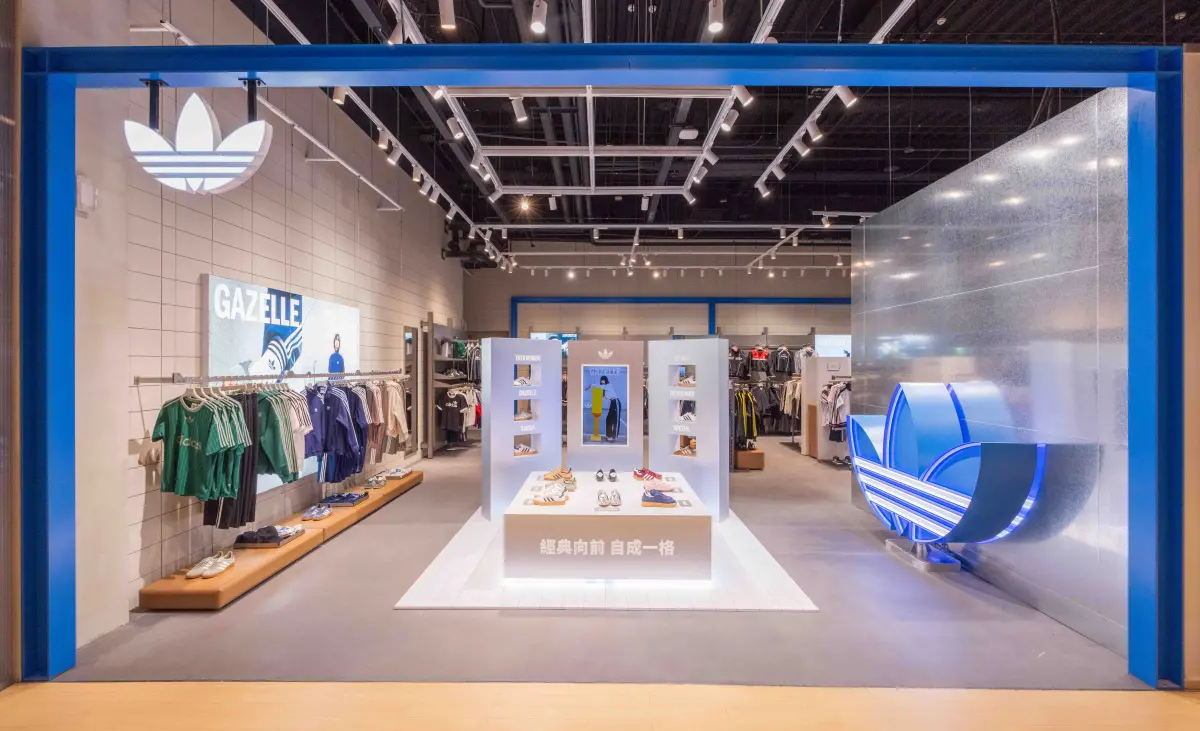 ▲信義威秀愛迪達adidas信義品牌概念店Originals煥新開幕，搶先開賣TAEKWONDO芭蕾鞋。丹麥仙女品牌Cecilie Bahnsen登台帶來The North Face聯名。（圖／愛迪達提供）