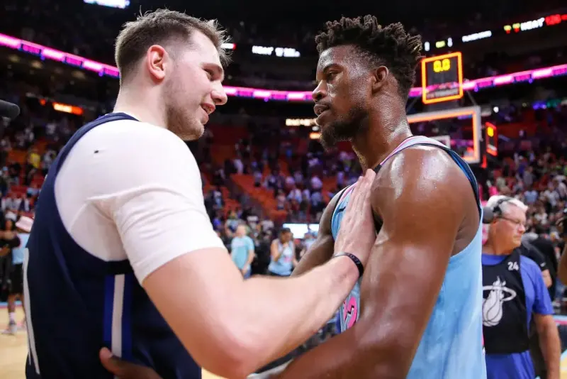 ▲本季第4次勇湖大戰今日開打，賽前外媒《The San Francisco Standard》特別針對兩隊戰力進行分析，直指勇士Jimmy Butler是否能夠守下湖人Luka Doncic，就是本戰最大關鍵。（圖／美聯社／達志影像）