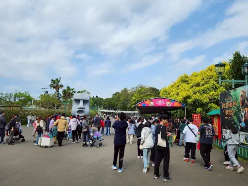 六福村免費玩「公車只派2台」！未成年受困全傻眼　離譜現場直擊
