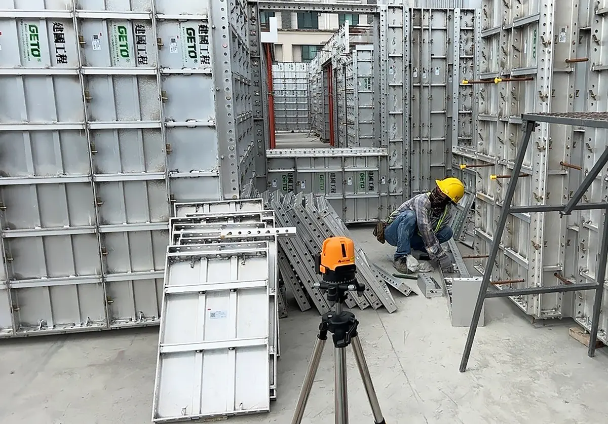▲ 「崇實安居」社會住宅使用系統模板，加速施工並減少營建廢棄物。（圖／內政部提供）