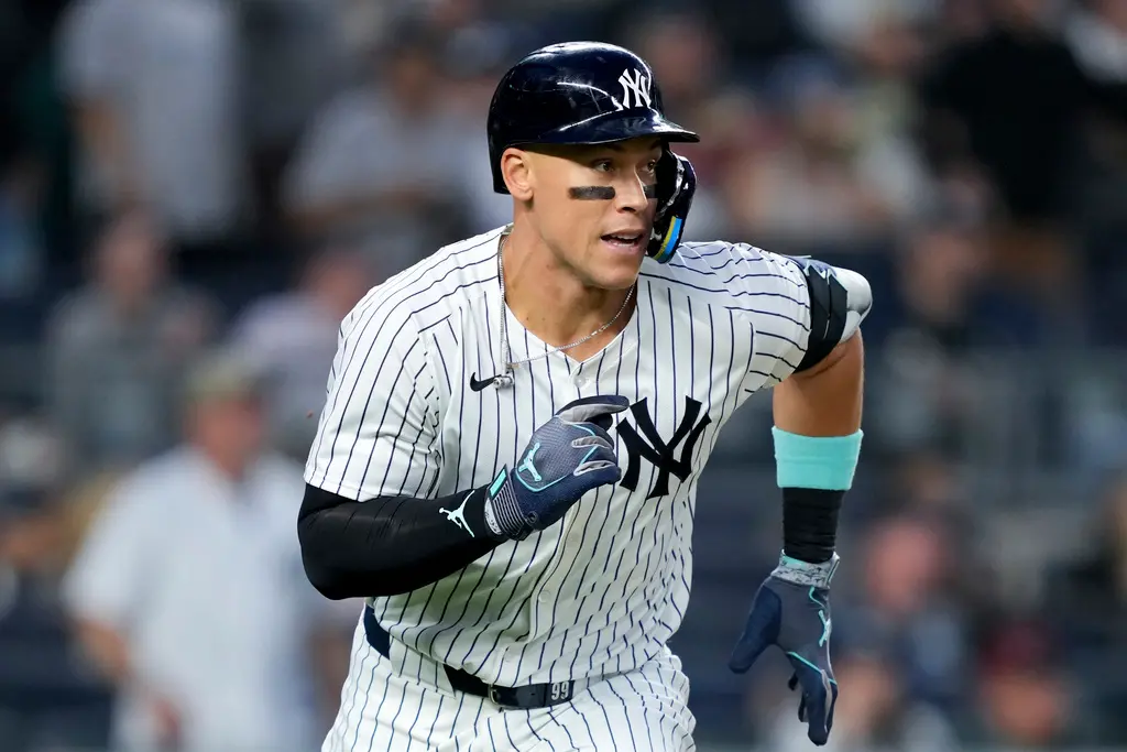 ▲MLB紐約洋基今（4）日對上亞利桑那響尾蛇，「法官」Aaron Judge首局就開轟，開季前6戰累積5轟、15分打點，成為大聯盟史上首位達成此紀錄的選手，終場洋基以9：7擊敗響尾蛇，拿下2連勝）（圖／美聯社／達志影像）