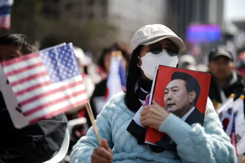 ▲尹錫悅遭到罷免,死忠粉絲愁雲慘霧。(圖/路透社/達志影像) ▲尹錫悅遭到罷免,死忠粉絲愁雲慘霧。(圖/路透社/達志影像)
