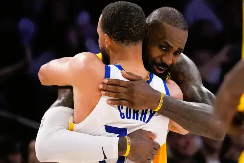 ▲勇湖大戰經典對決，Stephen Curry破壞湖人防線，LeBron James仍主動擁抱Curry展現風度。（圖／美聯社／達志影像）