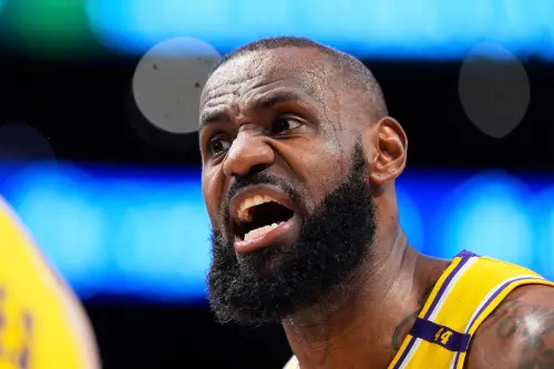 LeBron James此役出戰40分鐘,15投10中,三分8投5中,罰球9中8,繳出33分5籃板9助攻,外加1抄截與1阻攻的全能表現。 ▲LeBron James此役出戰40分鐘,15投10中,三分8投5中,罰球9中8,繳出33分5籃板9助攻,外加1抄截與1阻攻的全能表現。(圖/美聯社/達志影像)