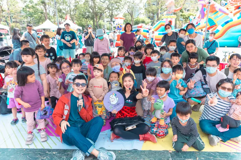 ▲市議員張博洋今天舉辦「哇踅雄展：兒童放電-河堤童樂會」，讓參與的孩子們在充滿歡樂、童趣的氛圍中度過了一個難忘的兒童節。(圖／市議員張博洋辦公室提供)