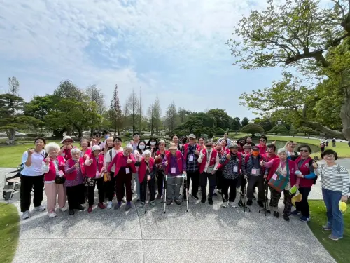 ▲東海社工系所青年志工帶領長者「世代共遊」。（圖／主辦單位提供）