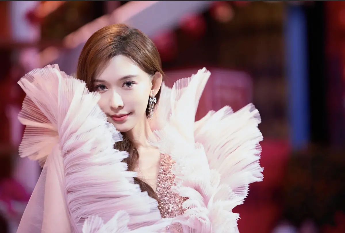 ▲林志玲在社群網站上分享自己為兒子做的愛心便當，看來菜色豐富，盛裝精美，粉絲都表示很羨慕她的兒子，認為小寶貝真的很有口福。（圖／摘自林志玲FB）