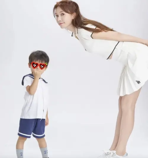 ▲林志玲（右）曾表示，兒子快要3歲了，可以去上學，自己也能夠更多點時間做自己的事。（圖／摘自林志玲FB）