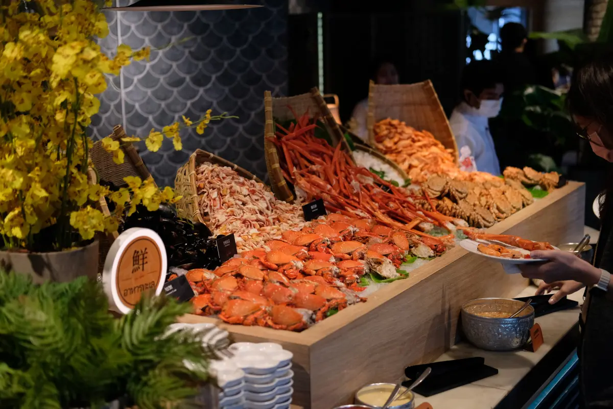 ▲台北夏季旅展今天登場，多家飯店都推出優惠餐券，本文整理8家飯店吃到飽品牌的優惠餐券，最優打到69折，最低780元就能吃到飯店自助餐。（圖／記者葉盛耀攝）