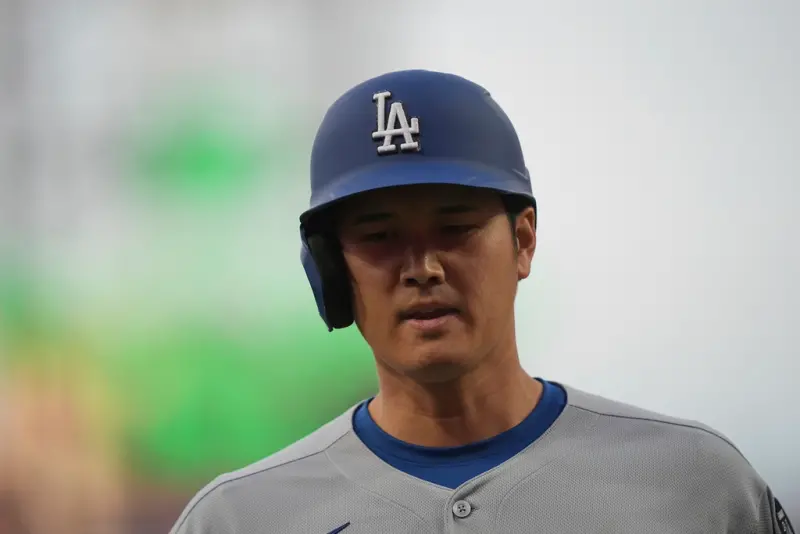 ▲洛杉磯道奇作客對戰費城費城人，最終以2：3落敗。大谷翔平本場擔任先發第一棒、指定打擊出賽，4打數1安打。他在比賽中曾轟出一顆「幾乎成為全壘打」的飛球，但最終卻被怪風吹回。（圖／美聯社／達志影像）