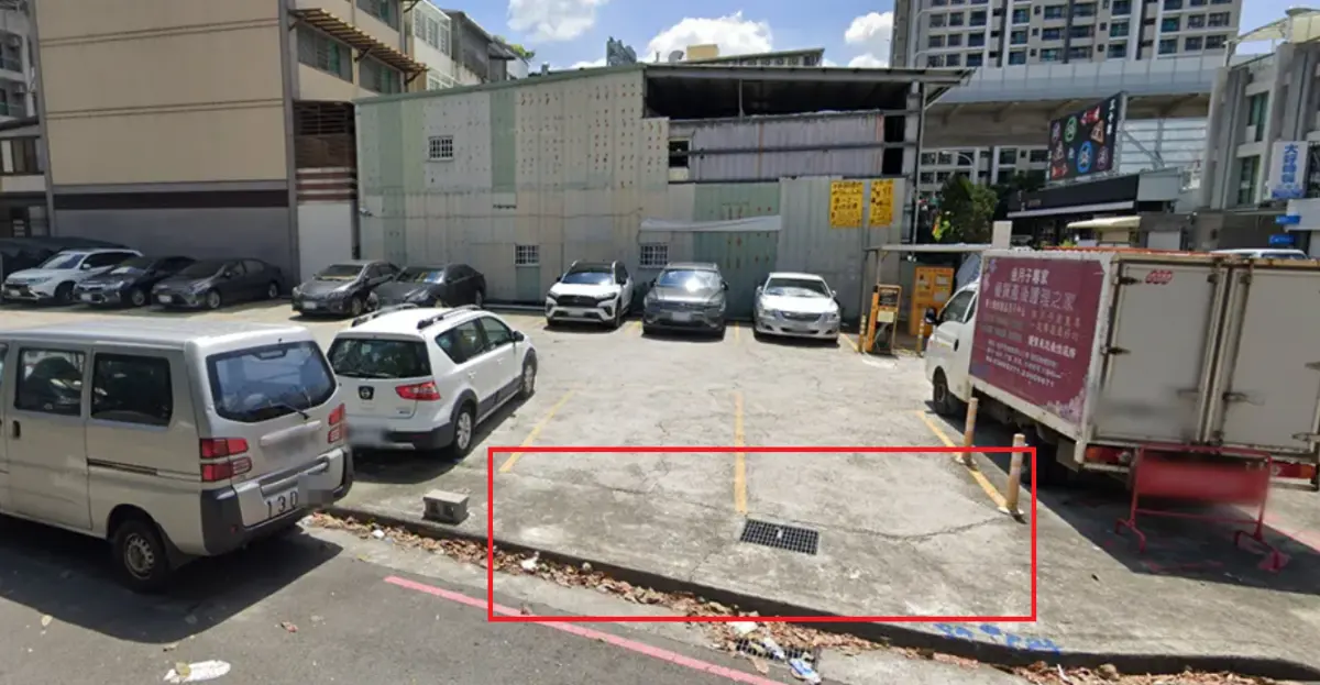 ▲近期有民眾控訴，自己到台中市北屯區某餐廳用餐，將車停在店家特約停車場，出來時卻看到車上被夾了違停罰單。（圖／GoogleMaps）