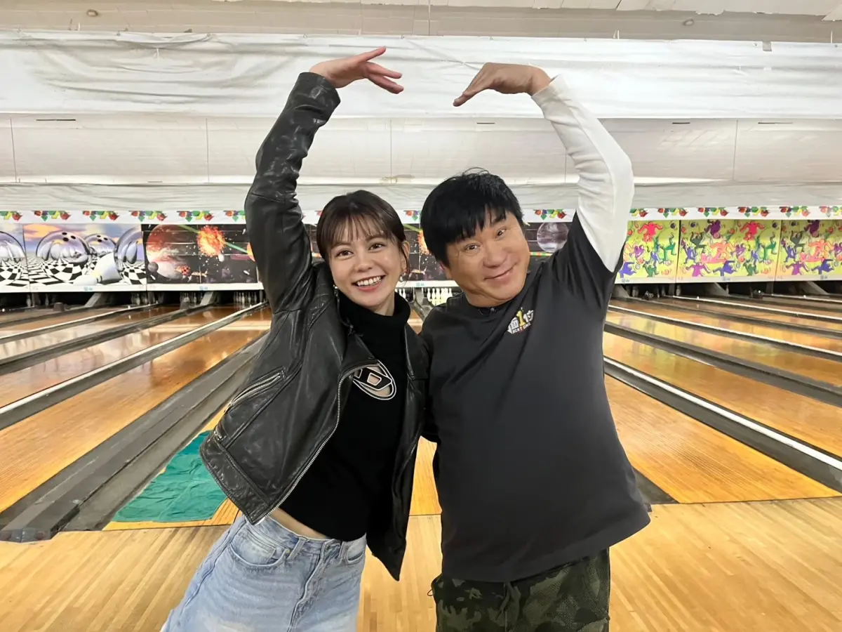 ▲白癡公主（左）狂撩綜藝大哥胡瓜（右），還開玩笑問：「下面哪裡？」讓胡瓜忍不住崩潰：「妳講話一定要這樣嗎？」（圖／《下面一位》提供）