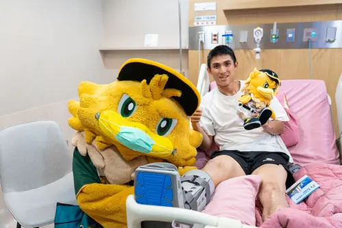 ▲台鋼雄鷹陳文杰在季前熱身賽骨折導致整季報銷，經過手術後，目前正在等待復健。（圖／台鋼雄鷹提供）