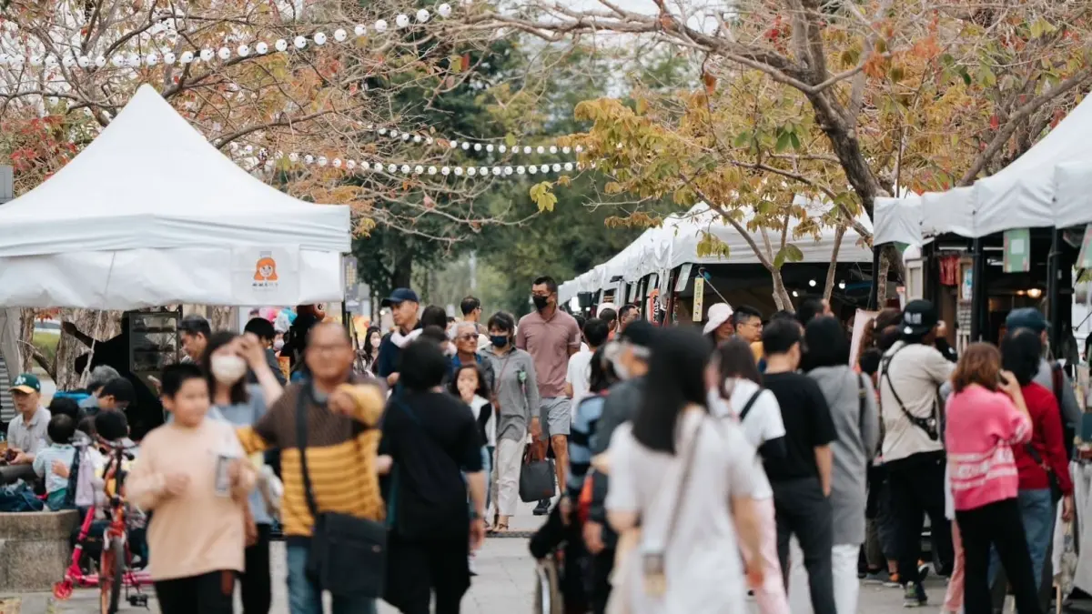 ▲高雄兒童藝術節「樂高雄」打造全國最具特色的市集，兩天吸引多達50萬人，攤販經濟大爆發。（圖／高市府教育局提供）