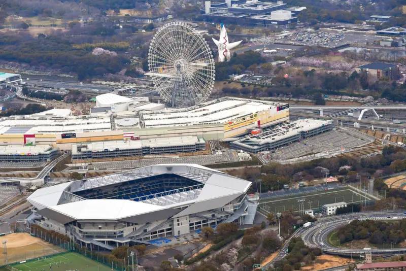 ▲萬博紀念公園旁的萬博樂園後被改建成三井購物中心三井lalaport EXPOCITY。(圖/美聯社/達志影像)
