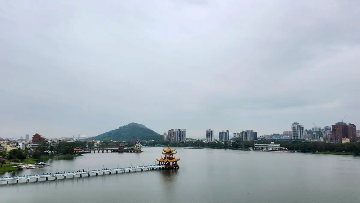 ▲薛兆基指出，蓮池潭早已是北高雄眾多風景名勝中的一顆璀璨明珠，若能進一步與半屏山聯合進行規劃與提升，將能形成完整的觀光路線。（圖／翻攝畫面）