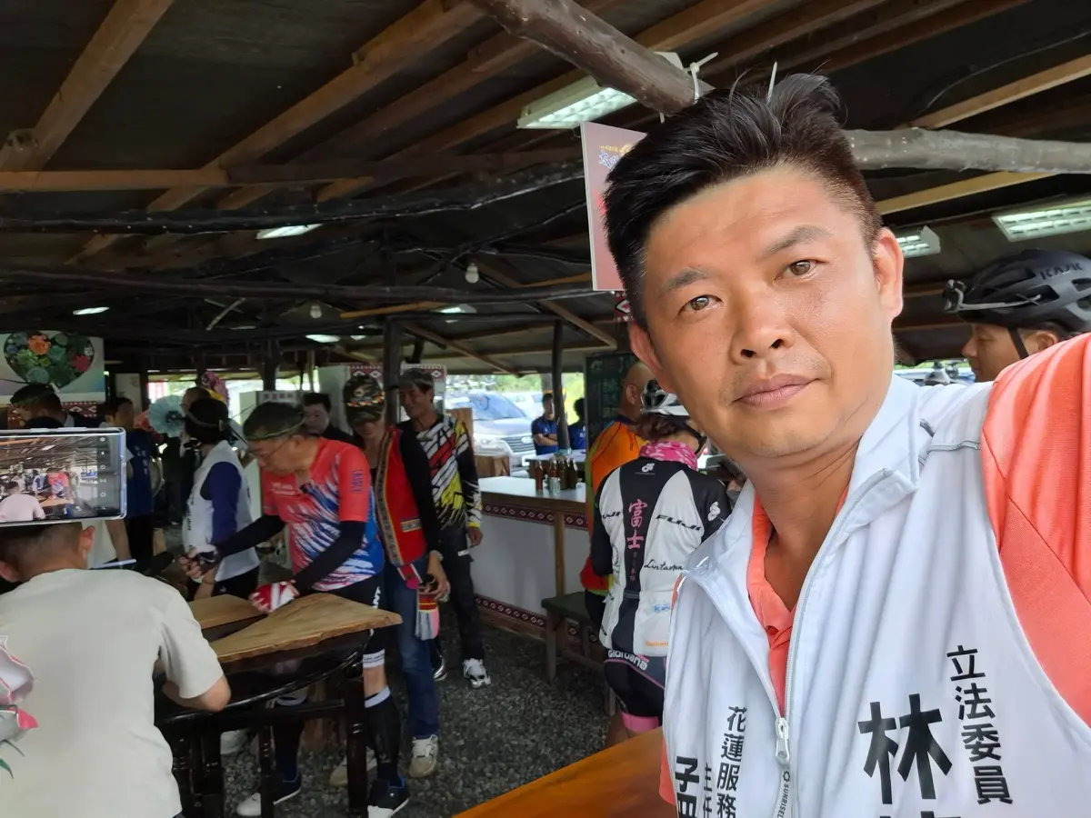 ▲民眾黨不分區立委林憶君花蓮服務處主任孟憲法，因違停被開單還嗆警，黨中央主動送交中評會議處。（圖／翻攝自孟憲法臉書）