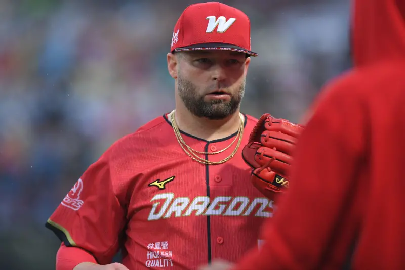 ▲中華職棒36年例行賽持續熱戰，今（29）日只有1場比賽，就是由味全龍於主場天母棒球場面對樂天桃猿的補賽，兩軍昨對壘，樂天桃猿靠著再見安打勝出，今晚味全龍將展開復仇之戰，派出「控球大師」伍鐸先發。（圖／味全龍提供）