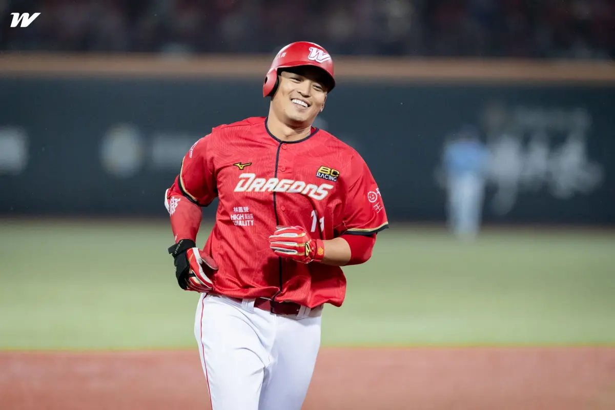 ▲味全龍今（15）日在斗六球場擔任主場球隊迎戰台鋼雄鷹，全隊打線再度大爆發，前2局一口氣攻下7分大局，全場用極高效率的13支安打狂尻12分，包含朱育賢的適時2分砲，終場12：4打爆台鋼雄鷹。（圖／味全龍提供）