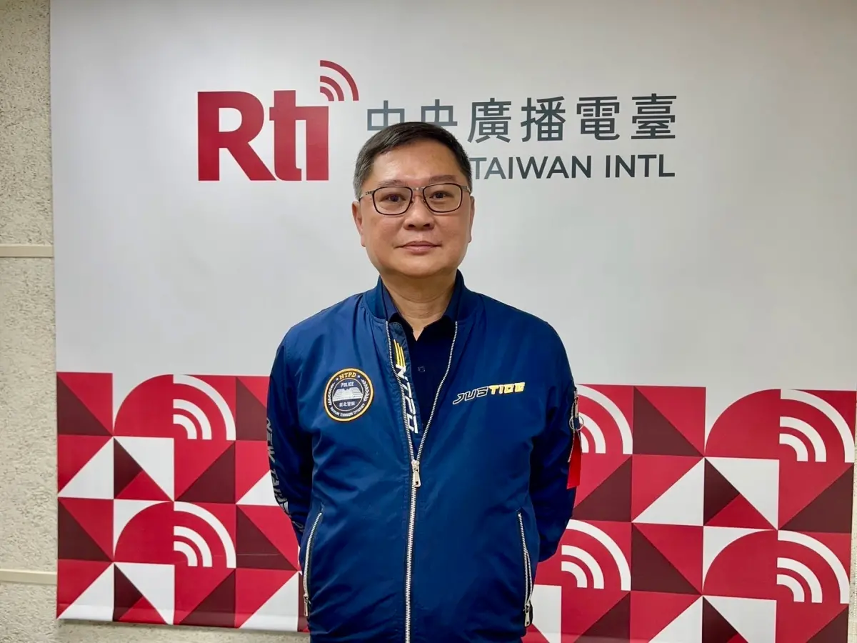 ▲新店警分局長謝龍富上央廣與今日新聞合製節目《東南亞夯什麼》，探討目前日益嚴重的東南亞籍車手來台淪詐團犯罪工具的情況。（圖／節目提供）