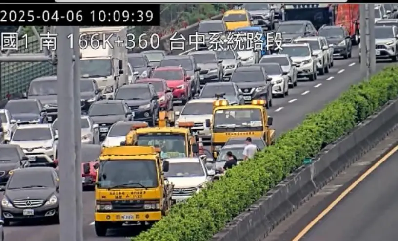▲清明節連續假期收假日，國道今（6）日上午發生3起事故，一度造成後方車流回堵。（圖／交通部高速公路局提供）