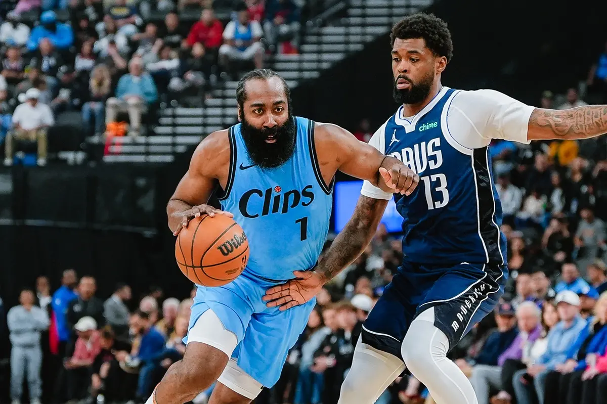 ▲洛杉磯快艇於主場以135：104大勝達拉斯獨行俠，取得四連勝。近17場比賽，快艇僅吞下3敗，分別敗給奧克拉荷馬雷霆、紐奧良鵜鶘與克里夫蘭騎士，球隊狀態火熱。（圖／取自洛杉磯快艇X）