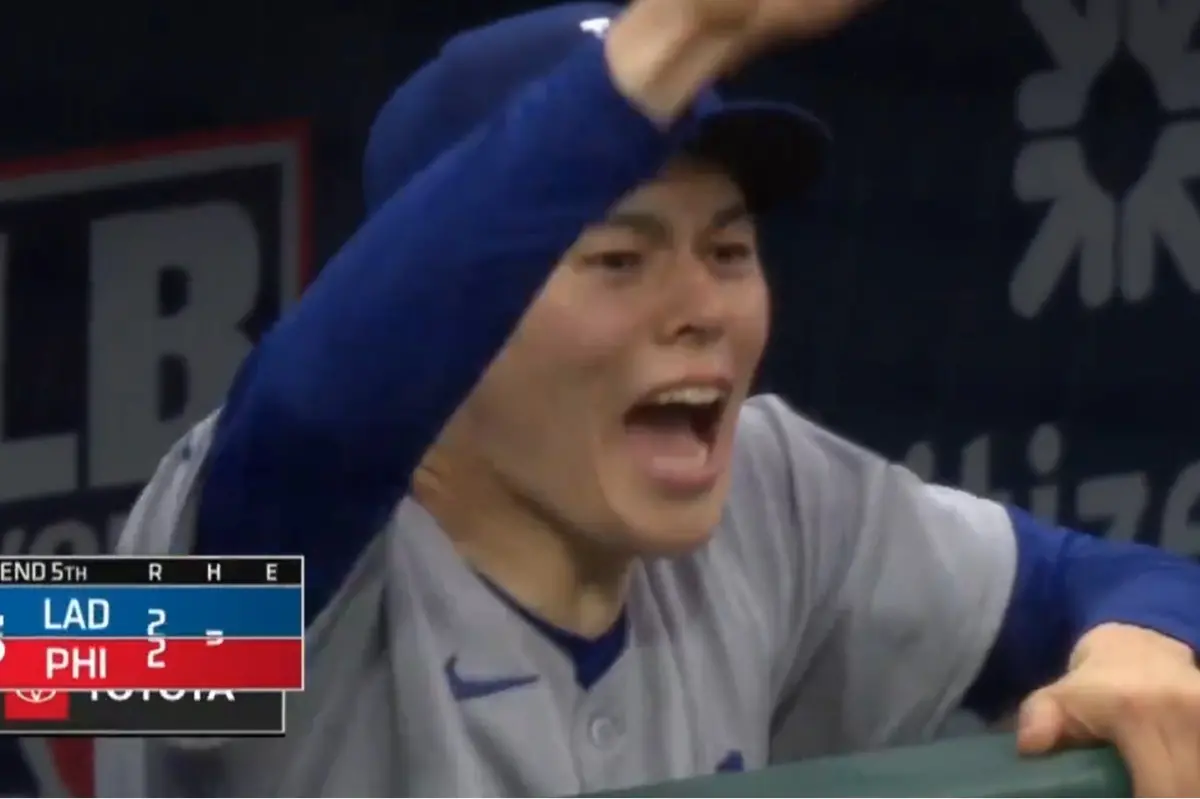 ▲洛杉磯道奇隊日籍投手佐佐木朗希雖然未能完成五局退場，但他這一場修正了自己的控球問題，退場之後看到隊友守下危機後，大吼一聲的熱情反應，成為球迷熱議焦點。（圖／翻攝自X影片）