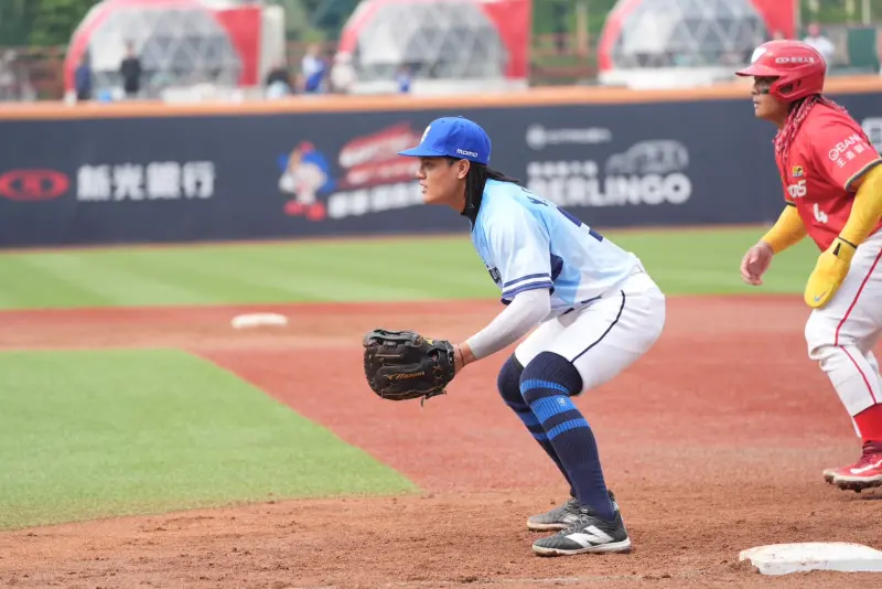 ▲富邦悍將張育成近期因脖子不適缺席比賽，今日接替一壘防區守備。（圖／富邦悍將提供）
