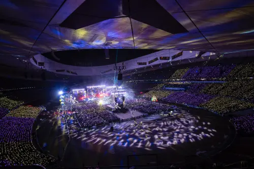 ▲張惠妹在可以容納10萬人的北京鳥巢開唱，場面看來極為氣派、壯觀。（圖／聲動娛樂提供）