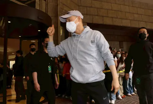 ▲張學友被問到今晚狀況如何，用手比了「讚」。（圖／NOWnews攝影中心）