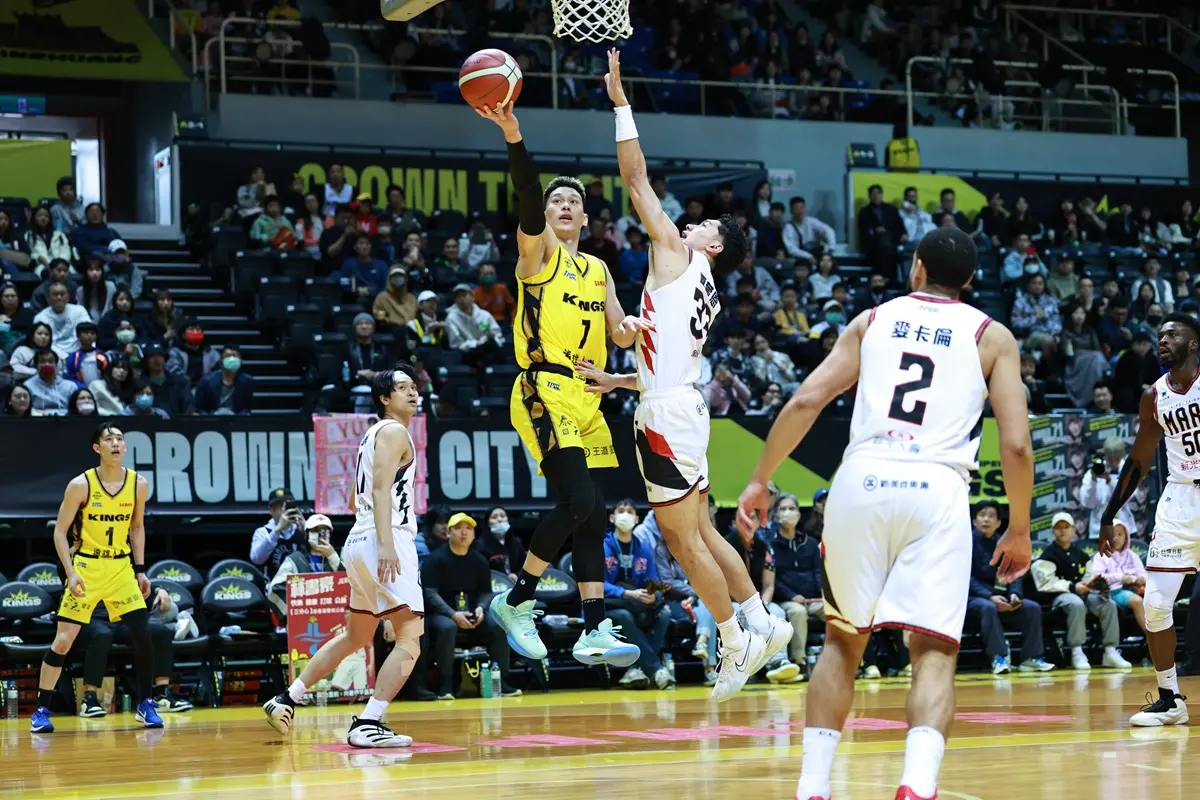 ▲新北國王本周第三場主場賽事，今（6）日交手臺北台新戰神，地主國王展現強大團隊戰力，在三分線外火力全開，全場命中13記外線，以112：96擊退台新戰神，豪取近期7連勝。（圖／新北國王提供）