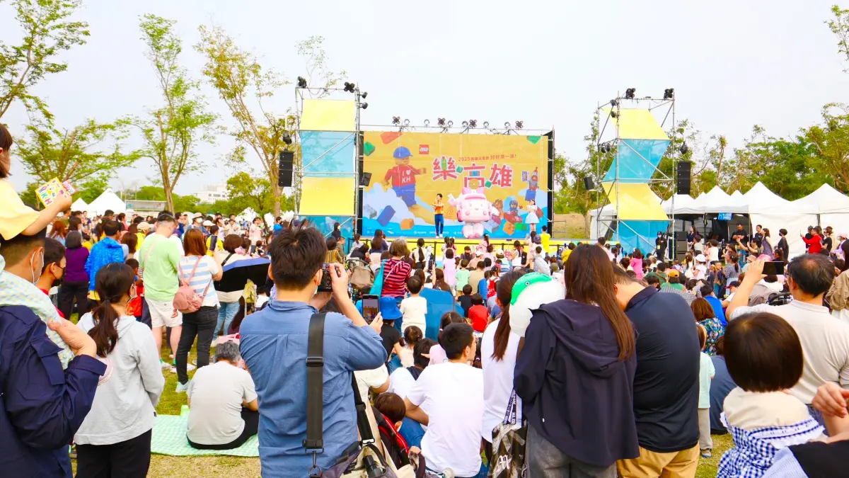 ▲高雄市今年在衛武營結合樂高舉辦兒童節活動「樂高雄」，四天的活動人潮大爆發，預估到場人數超過百萬人。（圖／高市府教育局提供）