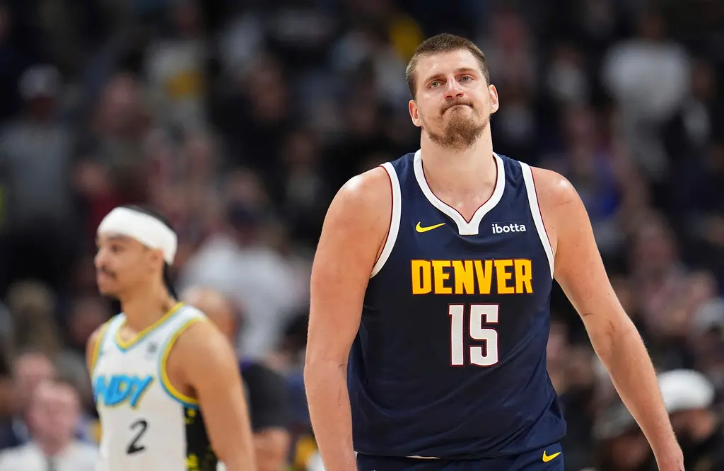 ▲丹佛金塊今天又輸給120：125印第安納溜馬，一度讓出西區第4；但金州勇士屁股還沒坐熱，又以96：106不敵休士頓火箭，跌到第6。競爭激烈的西區，每天排名又出現變動。（圖／美聯社／達志影像）