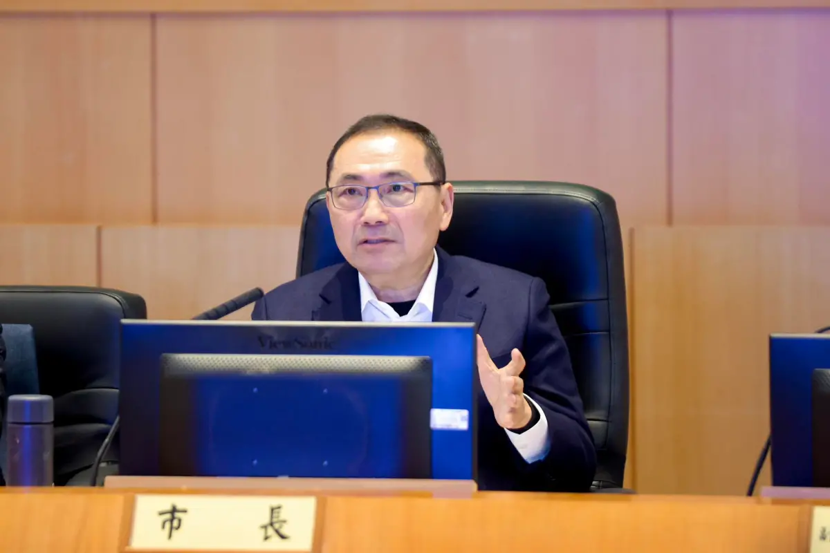 ▲新北市長侯友宜認為應先力求內部穩定，他已經要求市府經發局、農業局、勞工局以及法制局等相關單位，即刻組成「物價穩定」、「就業穩定」以及「企業紓困」三個專案小組。（圖／翻攝侯友宜臉書）