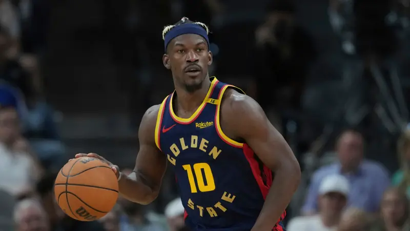 ▲自從Kevin Durant離隊後，「雙時間線」計畫便成為金州勇士重建與爭冠並行的口號。然而多年實踐下來，這項計畫一度被視為失敗的嘗試。但「士官長」Jimmy Butler的到來，卻讓雙向時間軸慢慢重合在一起。（圖／美聯社／達志影像）