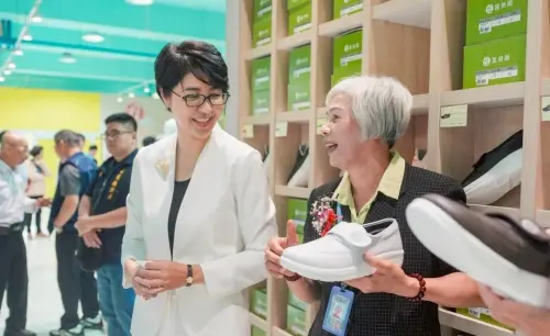 感慨賴清德不如蔡英文!美關稅政策衝擊台灣 許淑華籲暫停大罷免 ▲南投縣長許淑華表示將針對美國關稅影響的層面,對縣內企業展開盤點。(圖/翻攝許淑華臉書,2025.04.07)