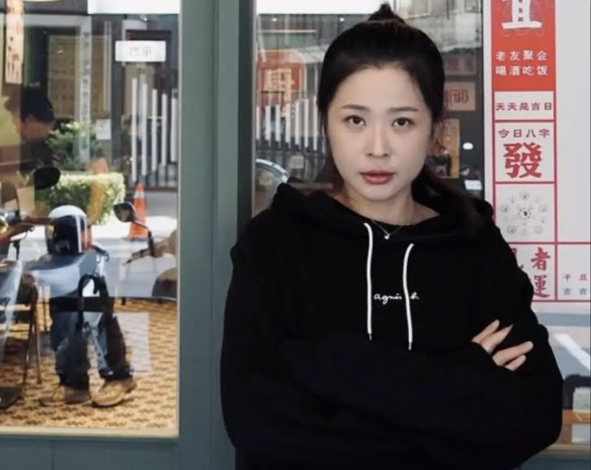 ▲久未出現螢光幕的昔日「台8女神」李燕，看到今日的股市滑落兩千點，忍不住在社群上發文直呼「嚇死我了」。而她的另一半陳茂榮，則承認自己「賠掉一台國產車」。（圖／摘自李小燕正面思考團FB）