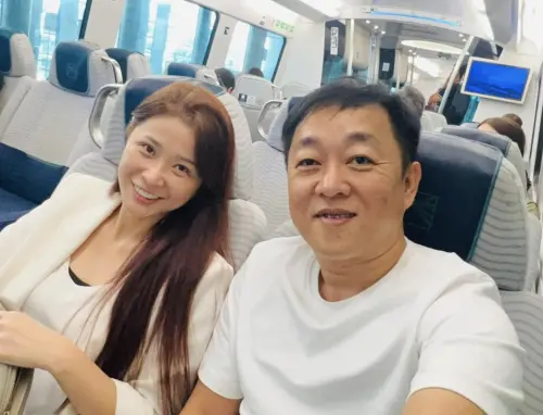 ▲李燕（左）的另一半陳茂榮（右），發文表示自己「賠掉一台國產車」，對於股市行情不看好能很快恢復。（圖／摘自李小燕正面思考團FB）