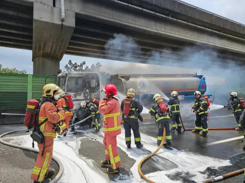 影/恐怖!國道1號北上三重路段油罐車起火 幸無人傷亡
