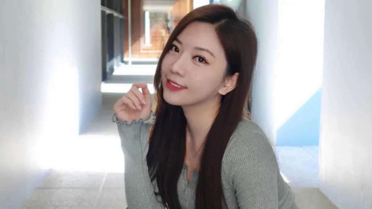 ▲自川普宣布將對台祭出超重關稅制度，今（7）日台股開盤一片綠。知名主播蔡尚樺（如圖）看到台股蒸發6.6兆也超崩潰，在臉書發文安慰自己：「我還是對台積電很有信心的」。（圖／蔡尚樺 臉書）