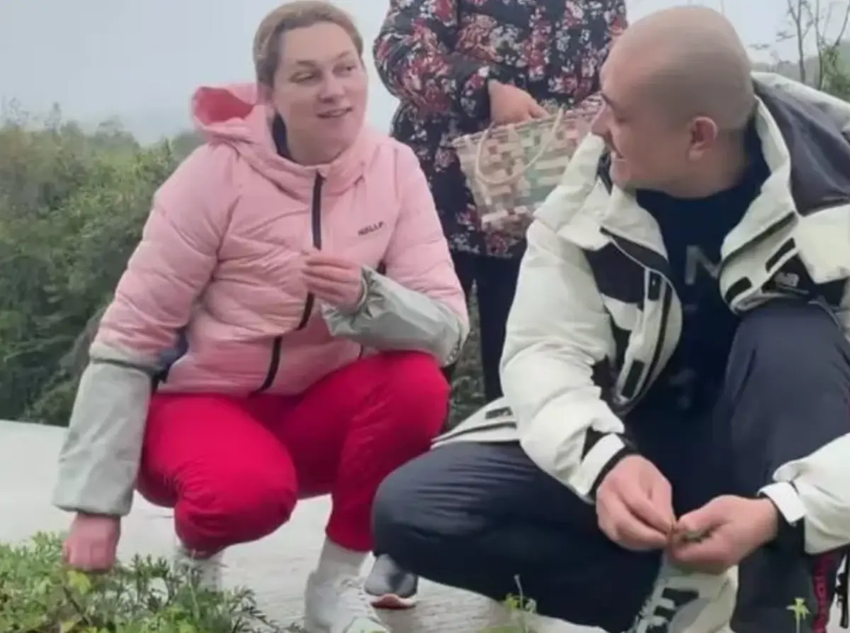 ▲38歲網紅「阿根廷奇娜」（左）是中國福建有名的「洋媳婦｣，她本月2日死於低血糖症，過世前一天才更新了自己務農的影片，當時身體看起來沒有異狀。（圖／翻攝自微博）